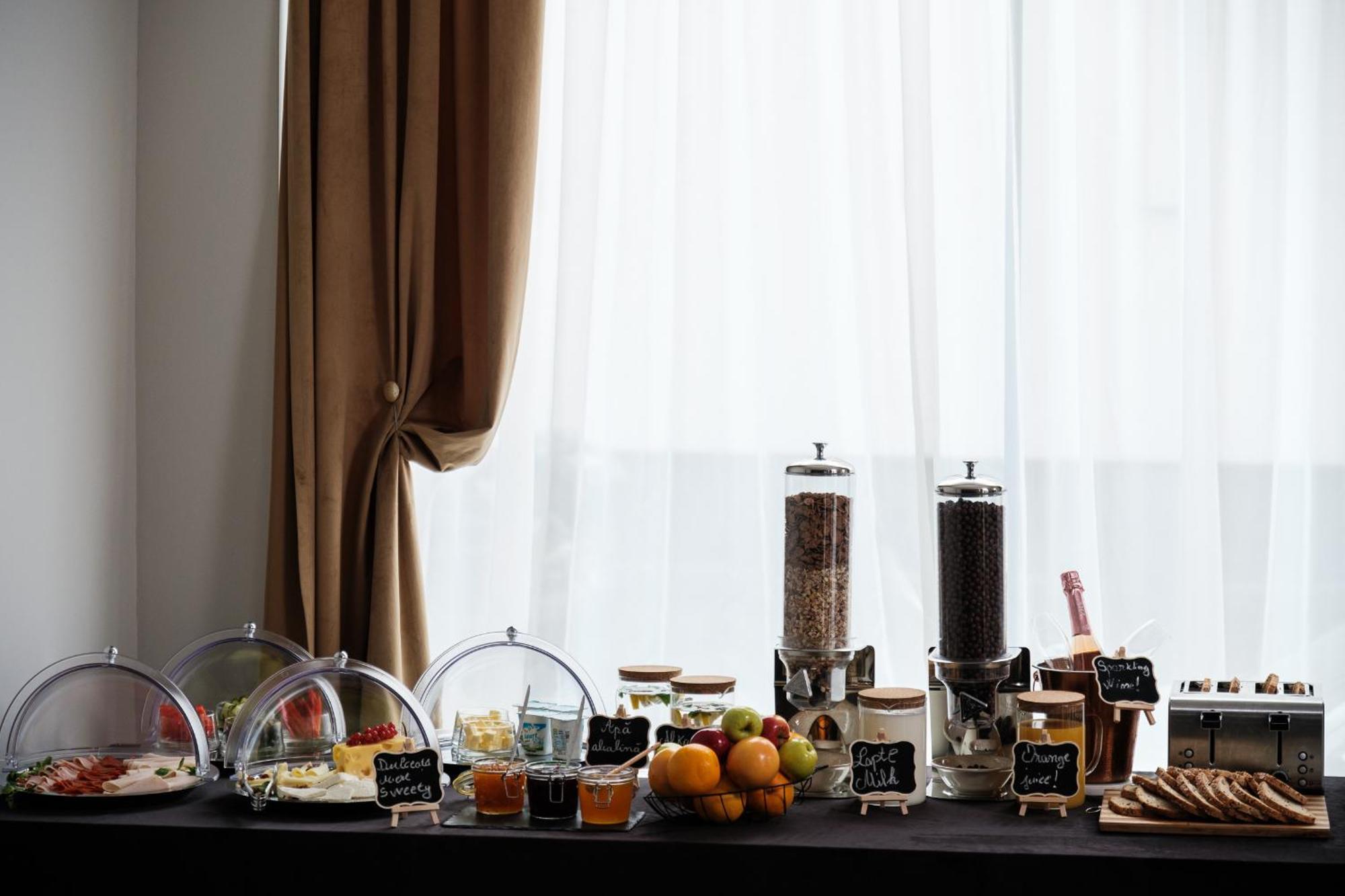 Hotel Clipa Drobeta Turnu Severin Bagian luar foto